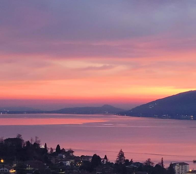 Overlooking Lago Maggiore Вербания Екстериор снимка